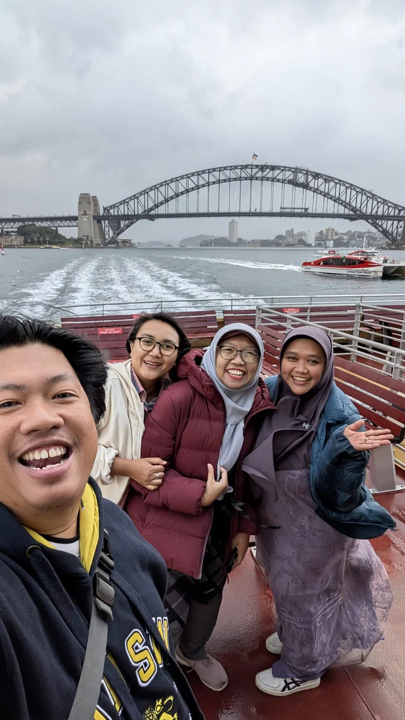Di atas feri bersama ibu-ibu Kemenkeu