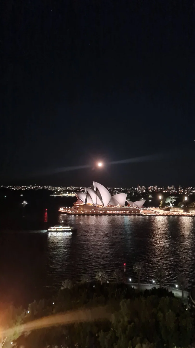 Opera House dari Harbour Bridge