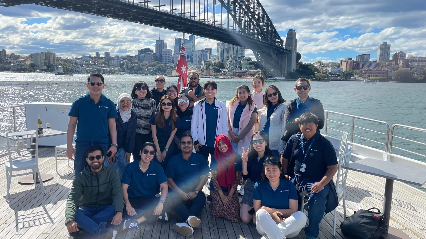Berkumpul di bawah Harbour Bridge
