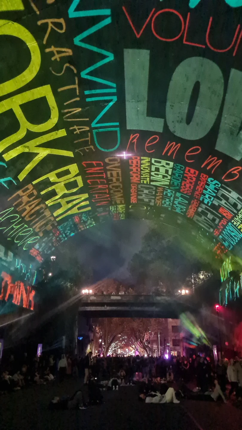 Vivid Sydney di Bridge Stairs