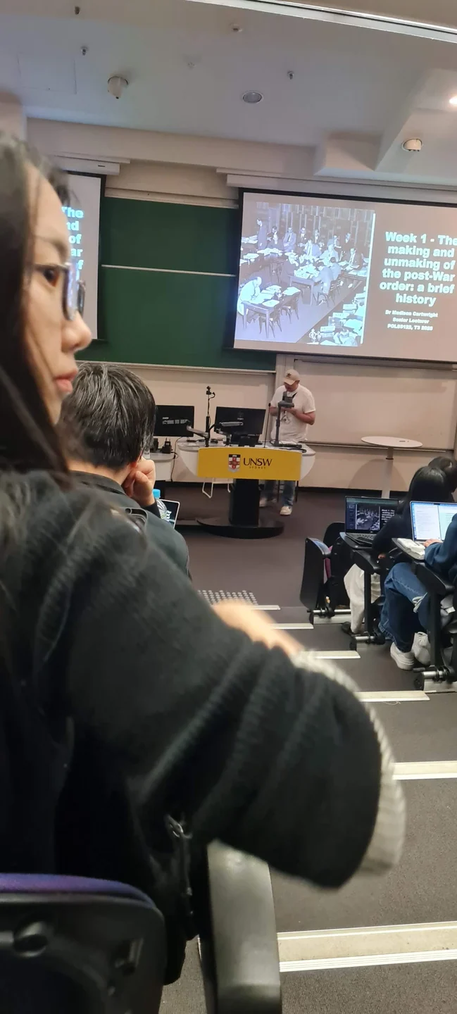 Politik dan ekonomi, dalam satu kelas