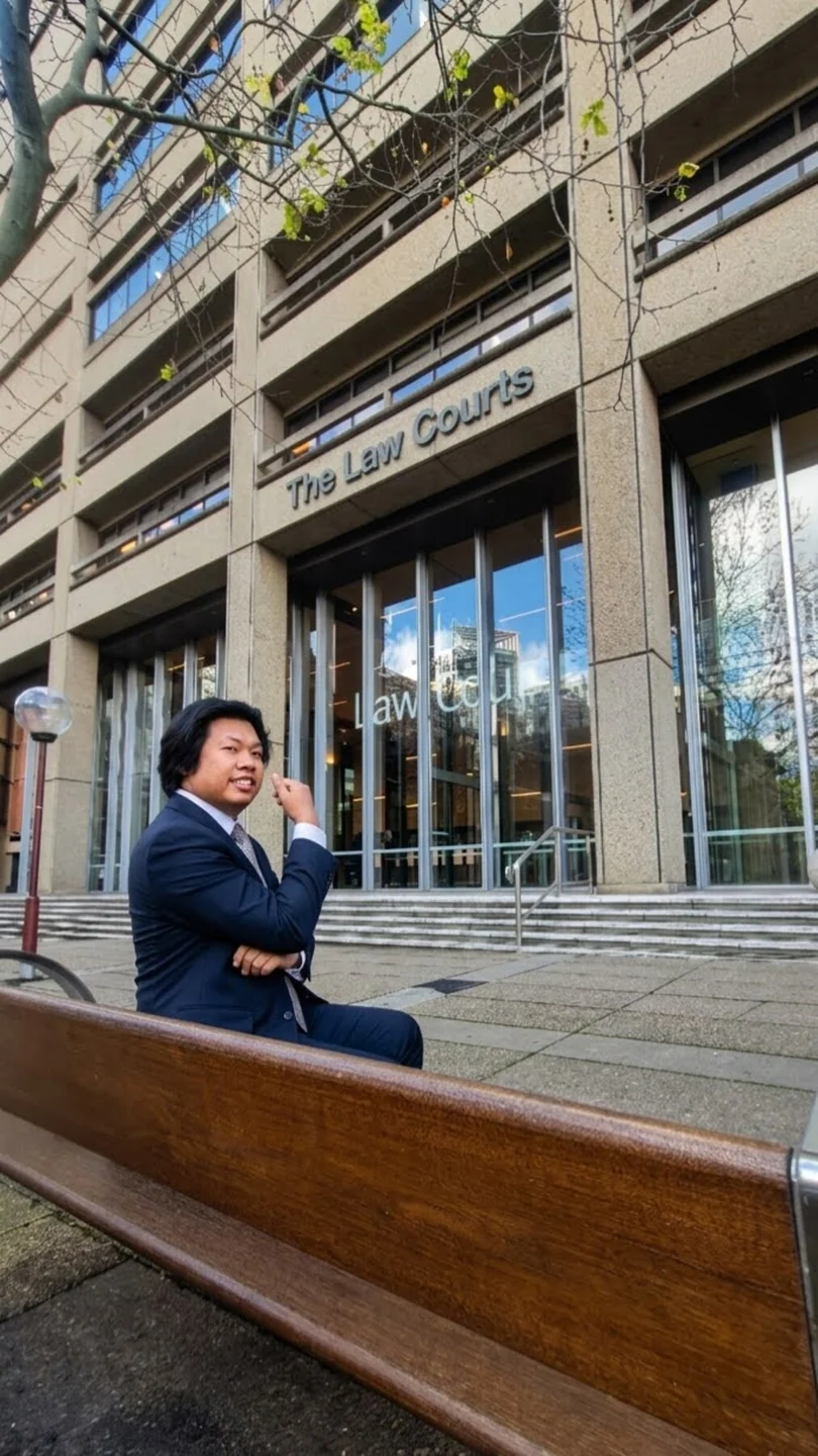 Di depan Law Courts