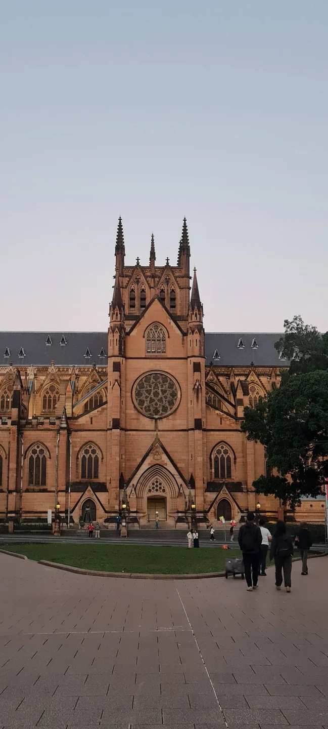 Katedral di ujung hari