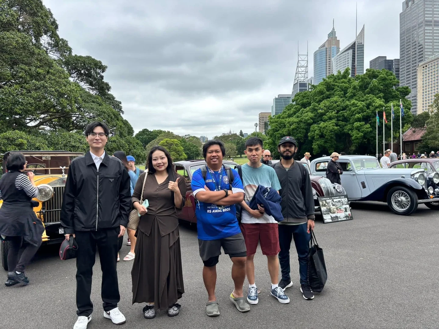 Mobil tua, cerita dari zaman lain