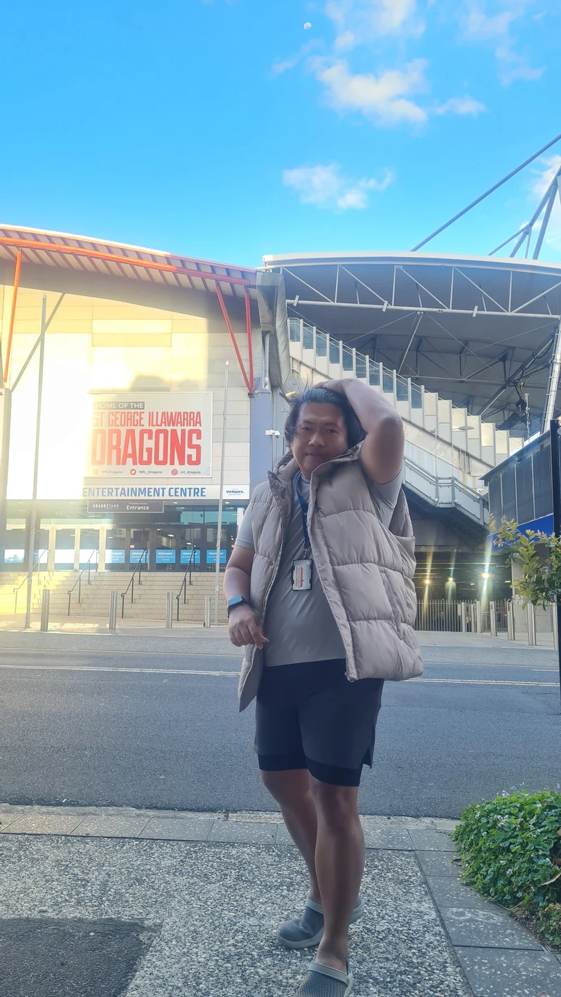 Wollongong, di depan stadion Illawarra
